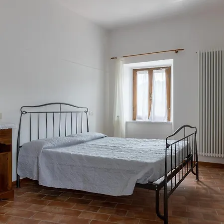 Holiday home In Nicciano With Jacuzzi Piazza al Serchio