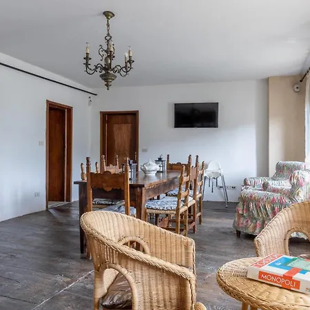 In Nicciano With Jacuzzi Holiday home Piazza al Serchio