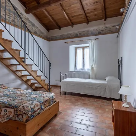 Holiday home In Nicciano With Jacuzzi Piazza al Serchio