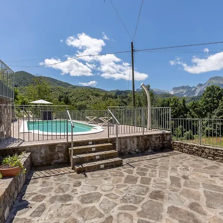 In Nicciano With Jacuzzi Holiday home