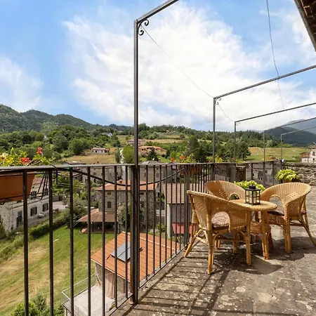 In Nicciano With Jacuzzi Holiday home Piazza al Serchio